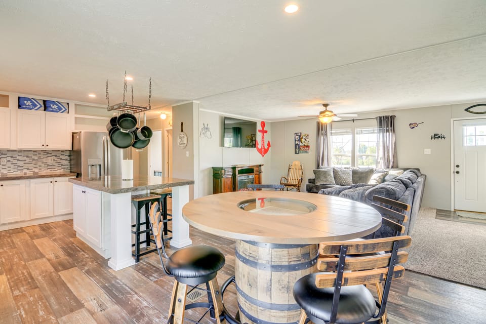 2 Mi to Lake Cumberland: Family-Friendly Retreat! House in Lake Cumberland
