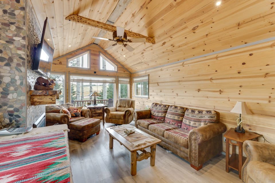 Mountain Views: Cabin in Fort Garland Near Hiking House in Colorado