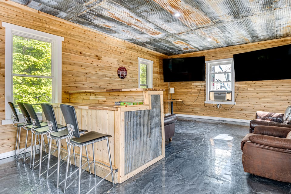 Lake Escape w/ Hot Tub & Docks in Hope! House in Indiana