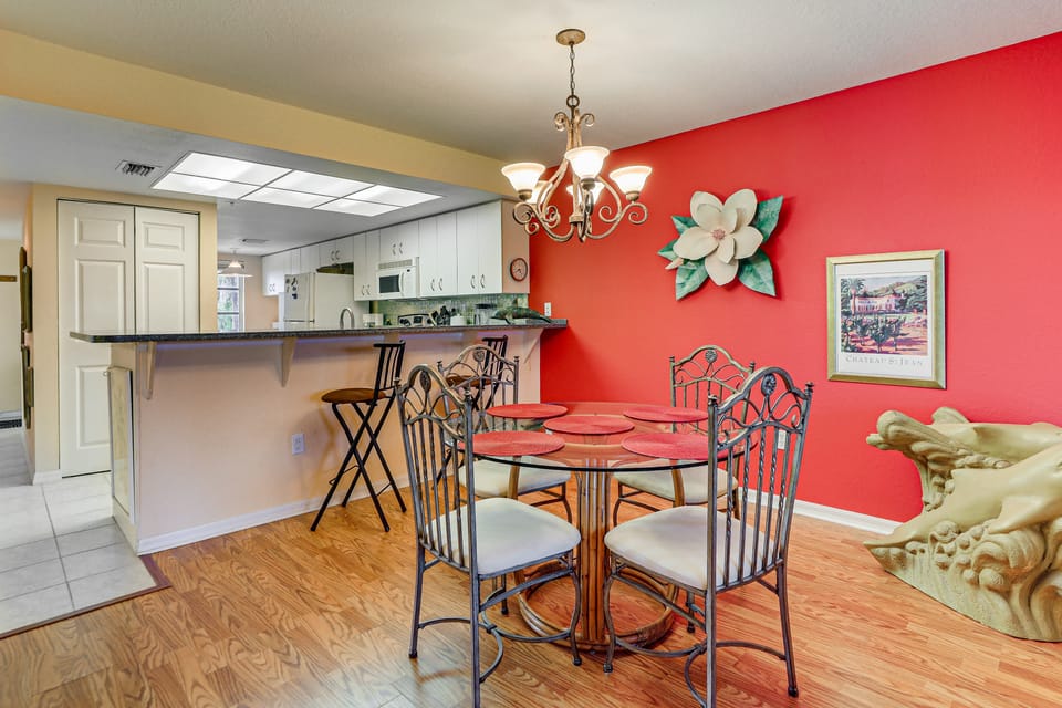 8 Mi to Beach w/ Pool Access: Englewood Condo! Apartment in Rotonda West