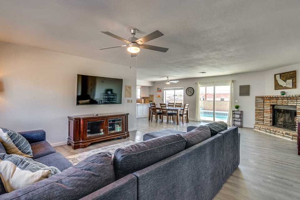 2 Mi to Lake Havasu: Pet-Friendly Home House in Lake Havasu City