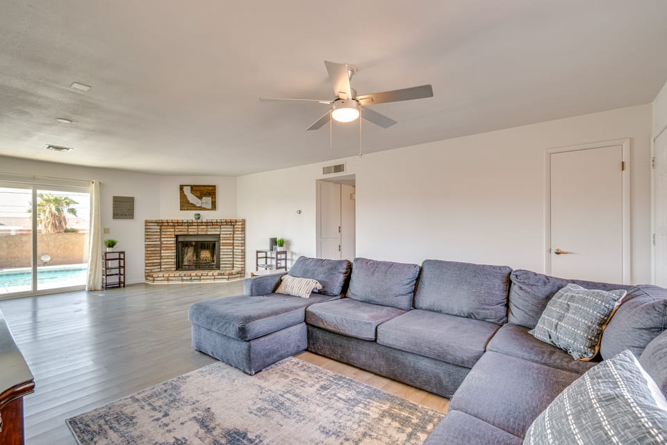 2 Mi to Lake Havasu: Pet-Friendly Home House in Lake Havasu City
