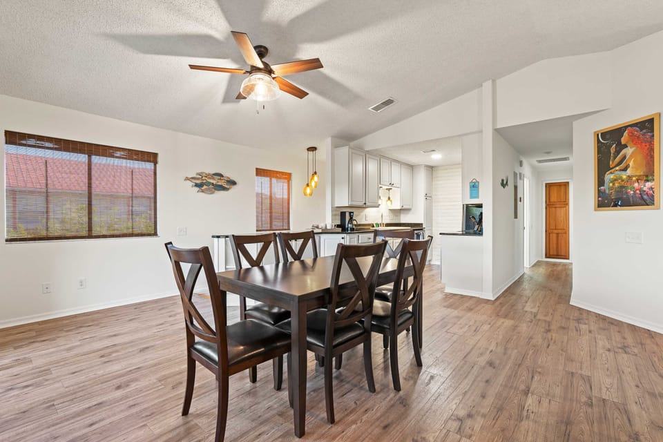 < 1 Mi to Butler Beach! Group Escape w/ Hot Tub House in Butler Beach