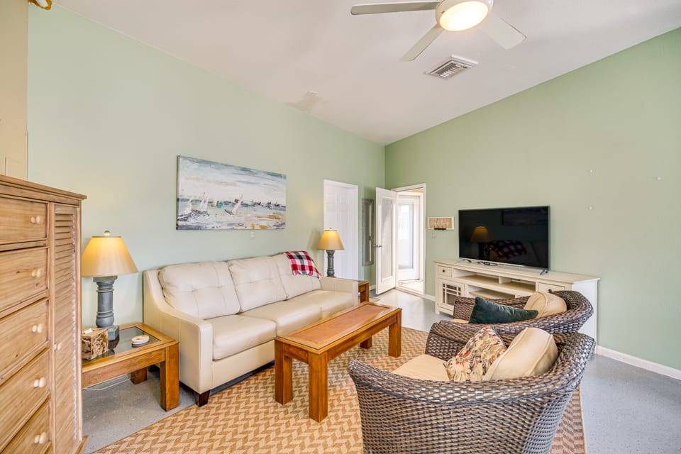 Beach Access & Resort Amenities: Jensen Beach Home House in Hutchinson Island