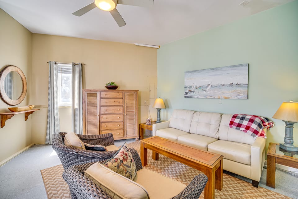 Beach Access & Resort Amenities: Jensen Beach Home House in Hutchinson Island