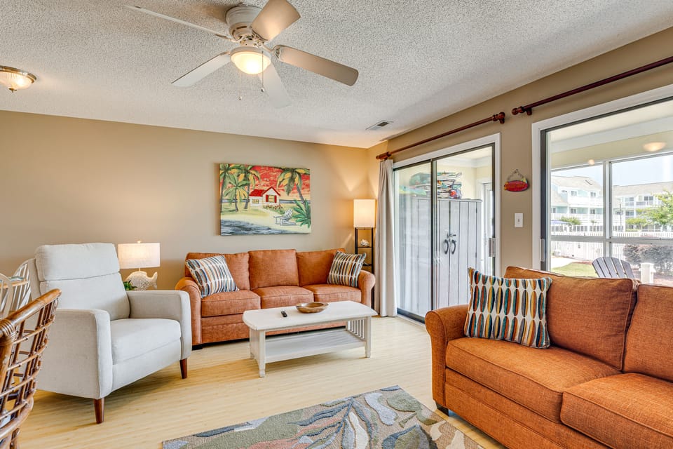 Emerald Isle Condo Near Beach w/ Screened Porch! Apartment in Emerald Isle