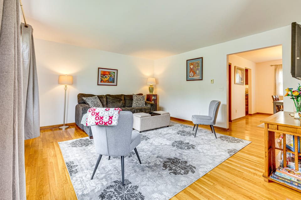 11 Mi to Dtwn Columbus: Group Retreat w/ Fire Pit! Apartment in Worthington