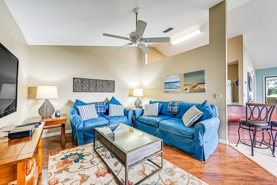 Sunny Canal-View Villa w/ Lanai in Sebring! Villa in Florida
