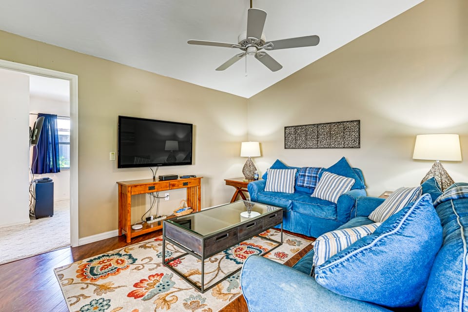 Sunny Canal-View Villa w/ Lanai in Sebring! Villa in Florida