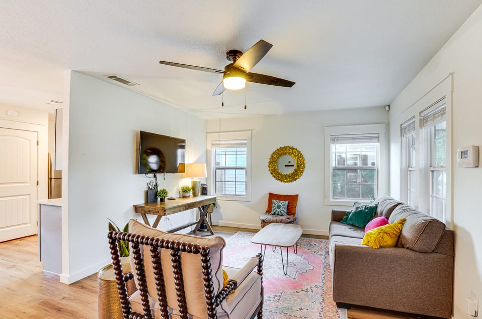 Chic Home ~ 2 Mi to TTU w/ Grill & Yard in Lubbock House in Lubbock