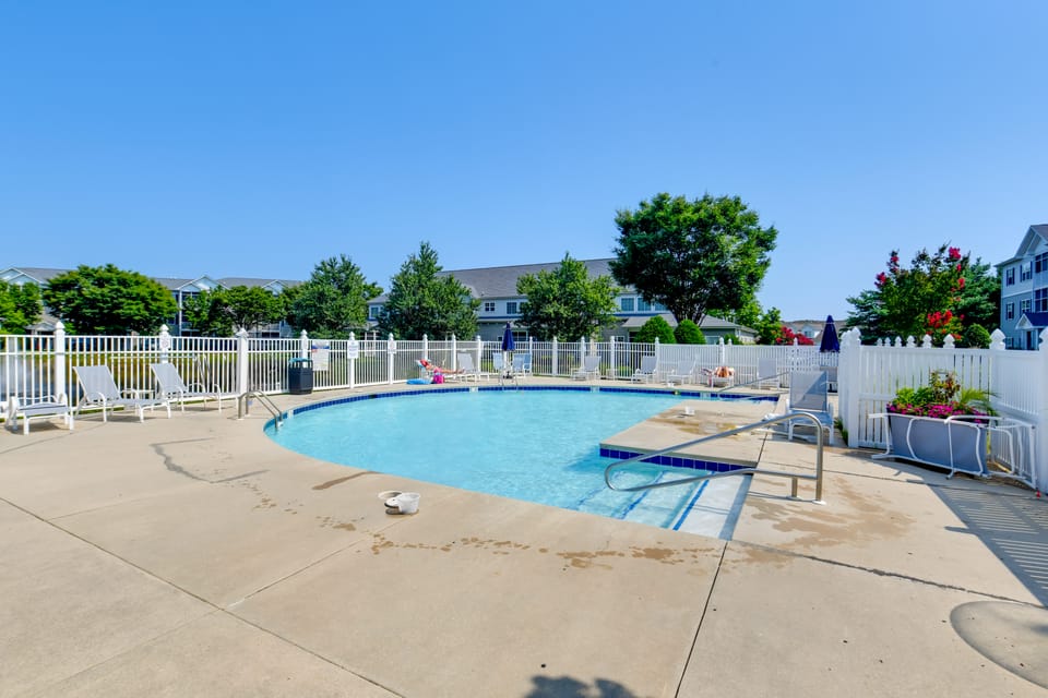 4 Mi to Beach: Lewes Townhome w/ Ping-Pong Table Apartment in Sussex County
