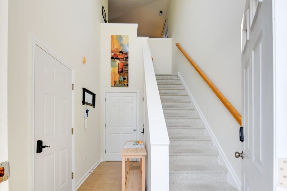 4 Mi to Beach: Lewes Townhome w/ Ping-Pong Table Apartment in Sussex County