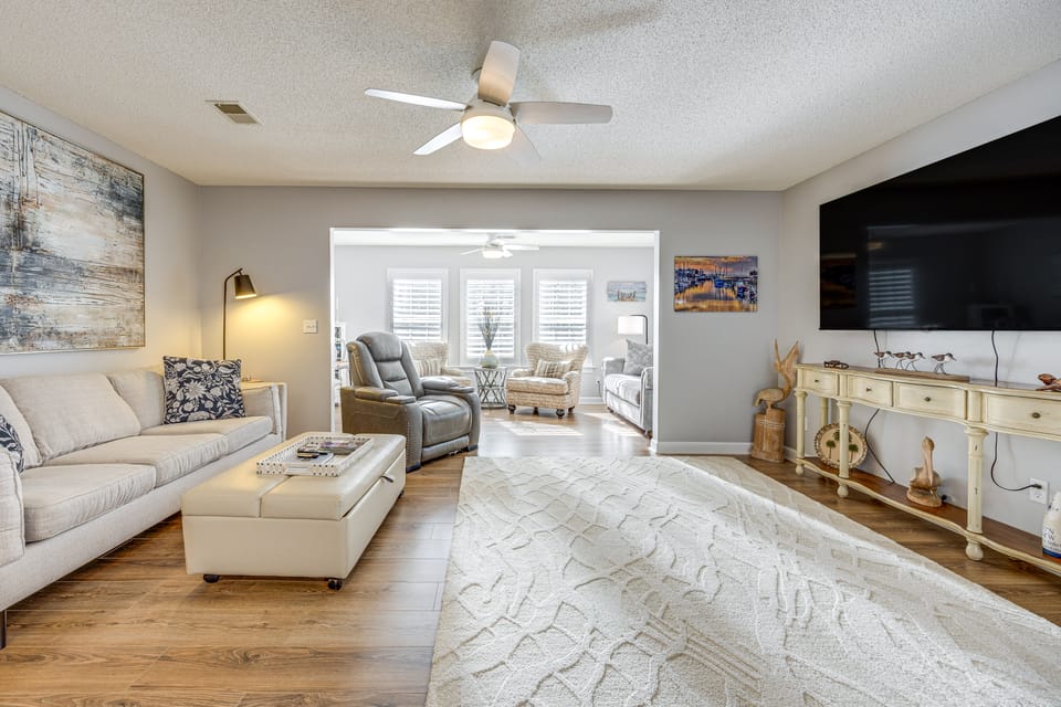 4 Mi to Brookgreen Gardens: Murrells Inlet Condo Apartment in Murrells Inlet