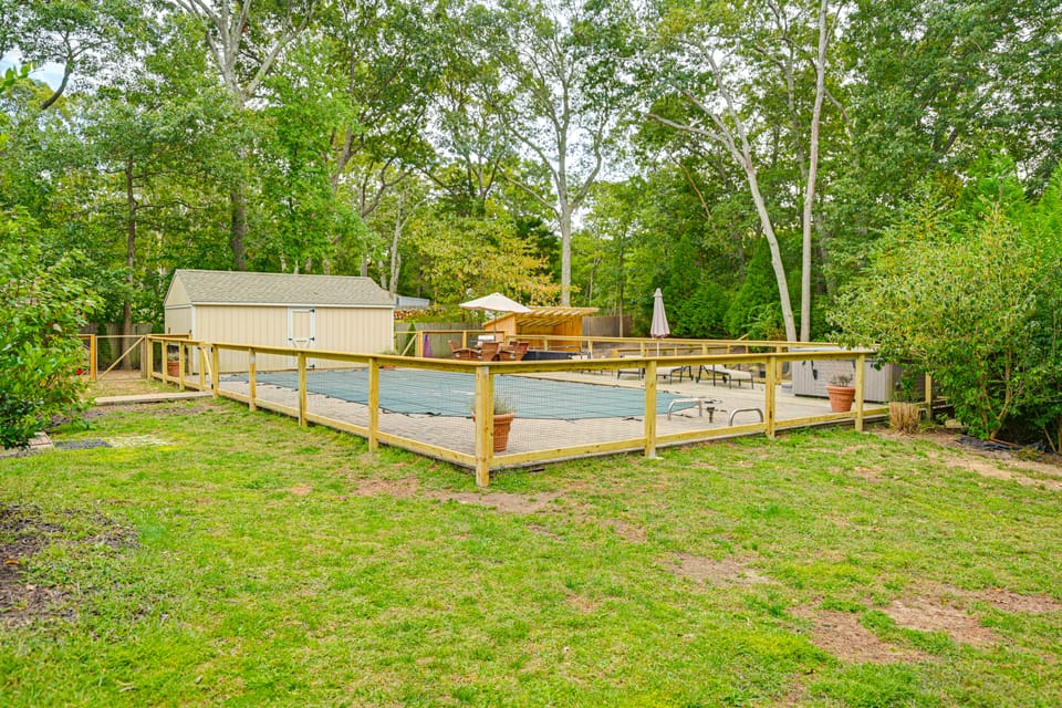 Pet-Friendly Apt w/ Hot Tub Near the Hamptons! Apartment in Aquebogue