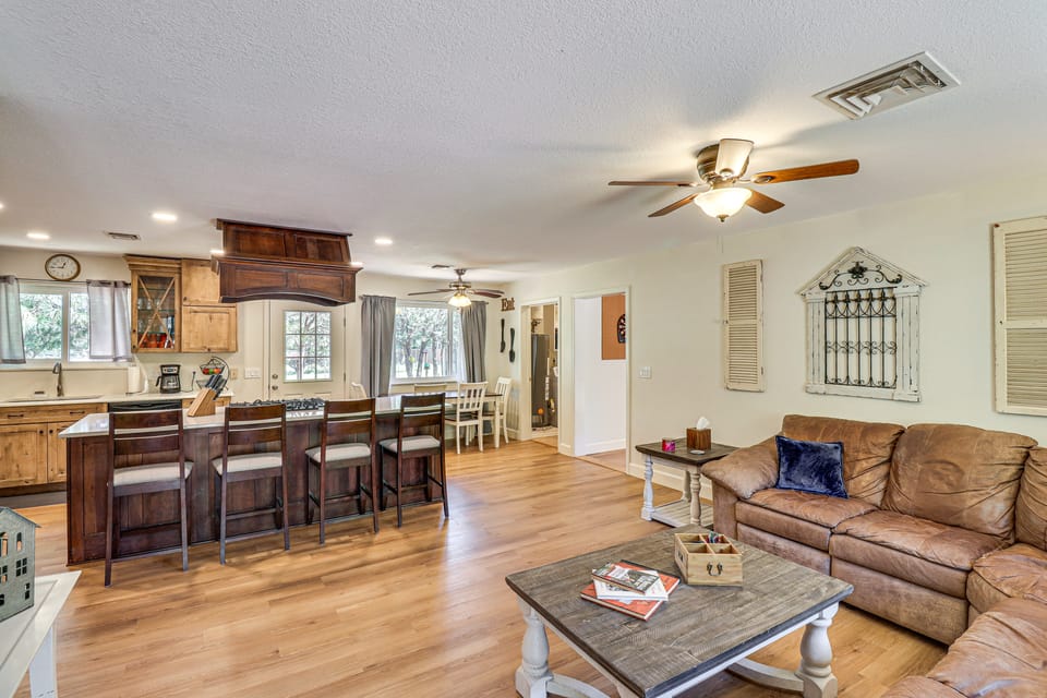 Near Woodland Lake Park: Home w/ Fire Pit! House in Pinetop-Lakeside