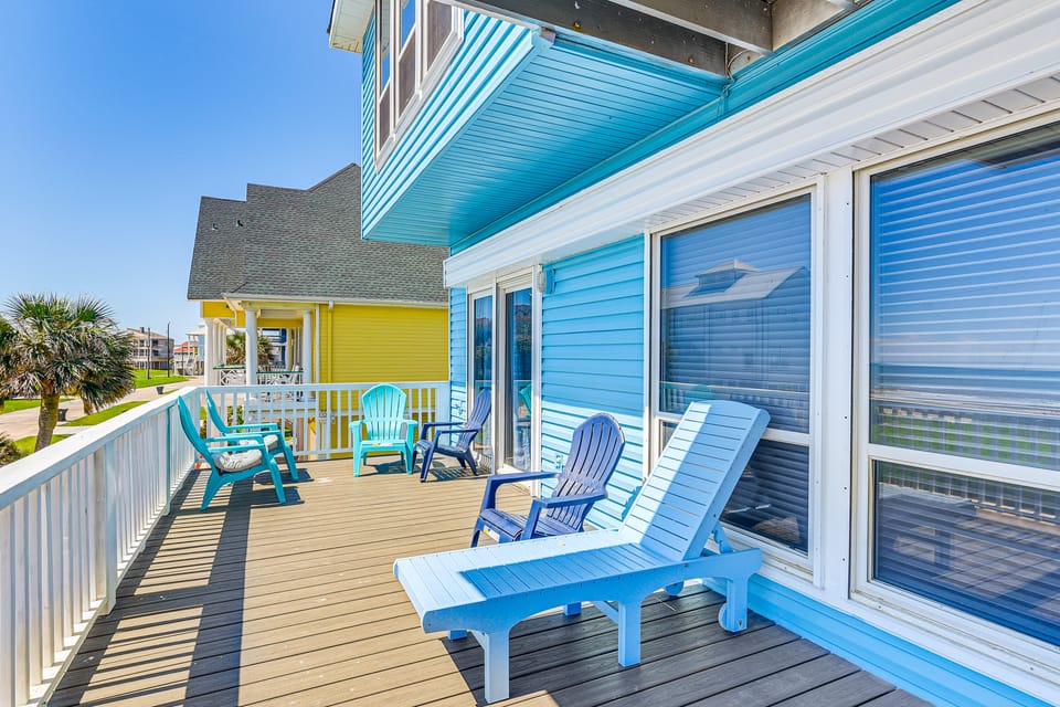 Walk to Beach: Home w/ 2 Decks in Galveston! House in Hitchcock