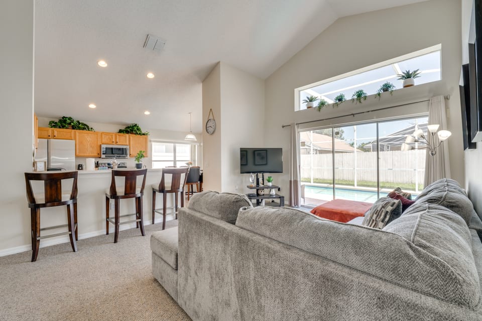15 Mi to Universal: Home w/ Pool House in Kissimmee