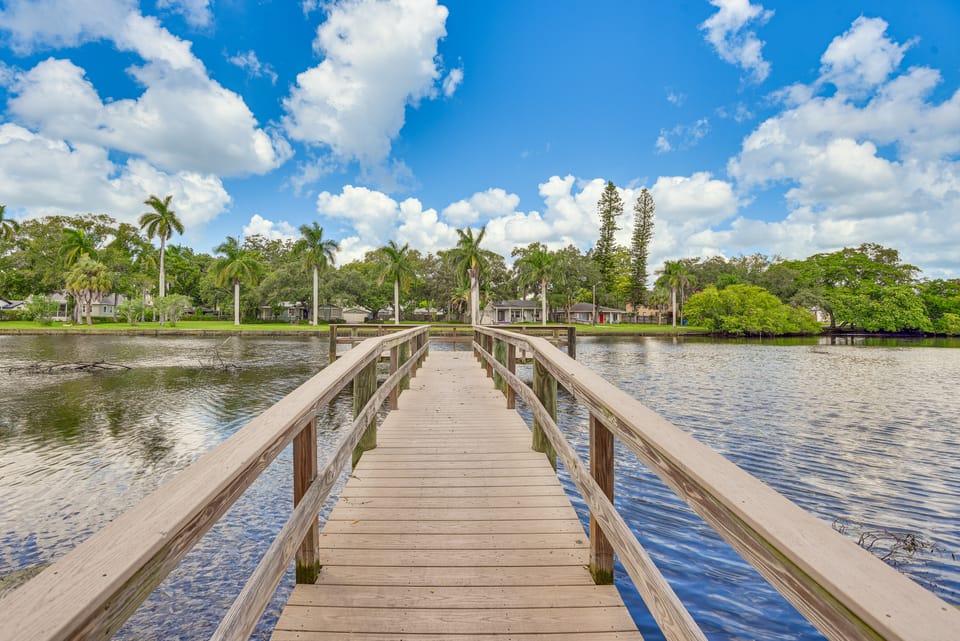 1 Mi to Riverwalk: Brand New Dog-Friendly Home House in Bradenton