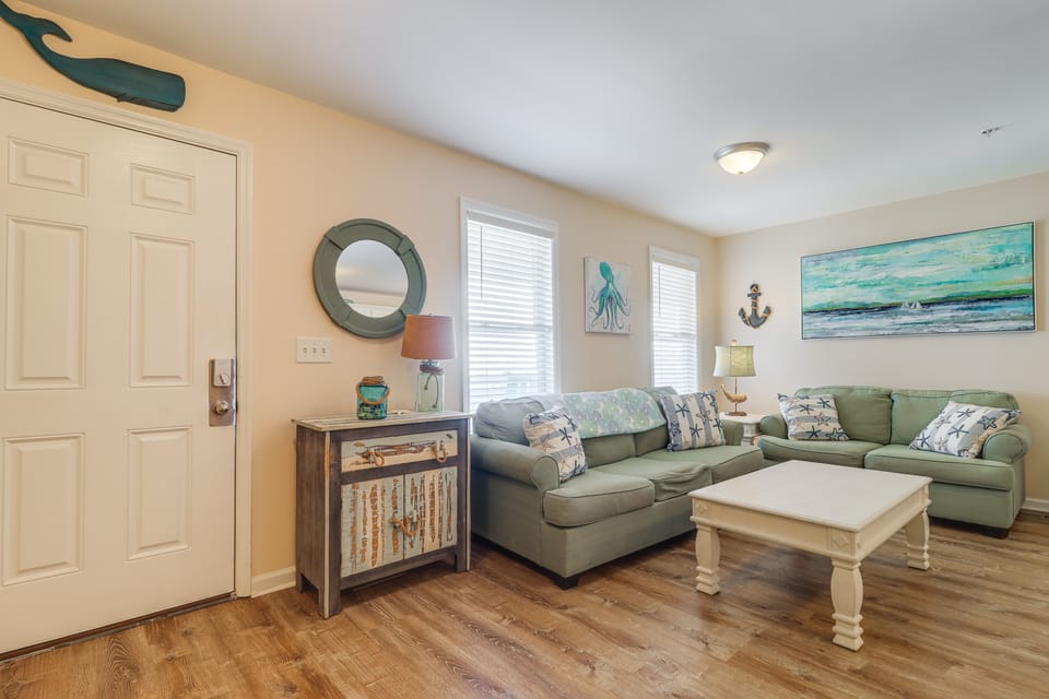 Walk to Beach: Family-Friendly Surf City Condo! Apartment in Surf City