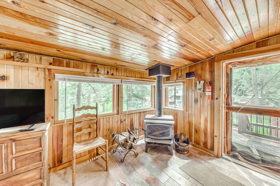 Cozy Cabin Near Grindstone Lake & Downtown! House in Ruidoso