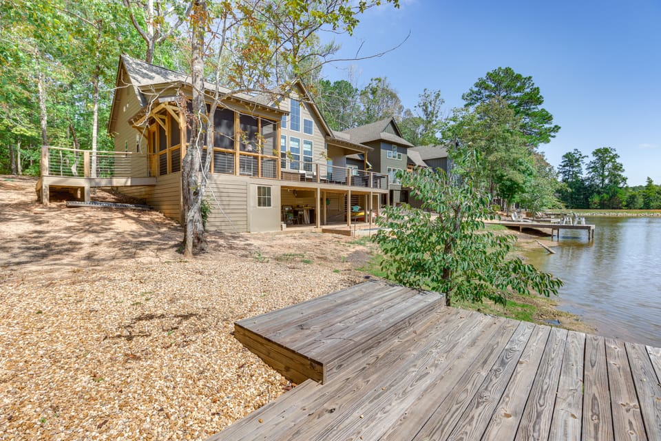 Modern Home Near Lake Martin: Fishing Pond On-Site Cottage in Lake Martin