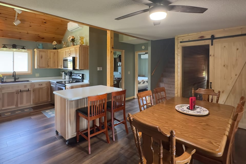 'Wet Feet Retreat' Year-Round Cabin in Frederic House in Wisconsin
