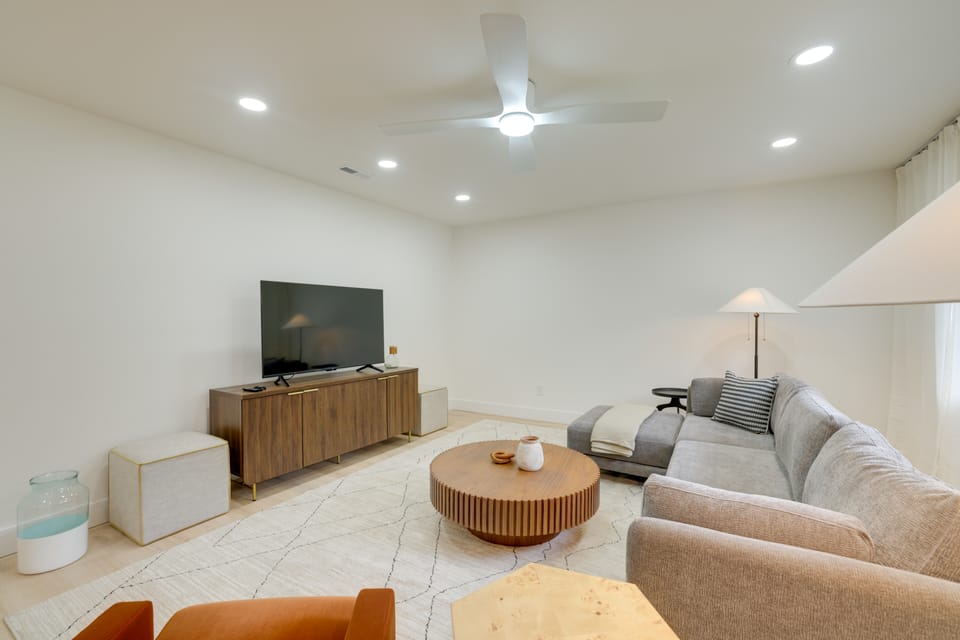 1 Mi to Ben Hill Griffin Stadium: Home w/ Patio! House in Gainesville