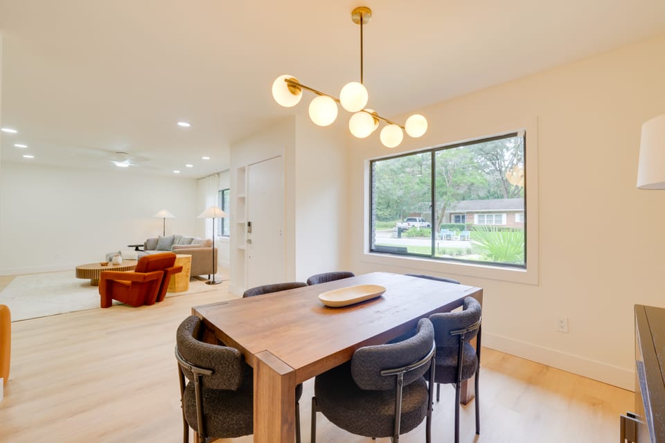 1 Mi to Ben Hill Griffin Stadium: Home w/ Patio! House in Gainesville