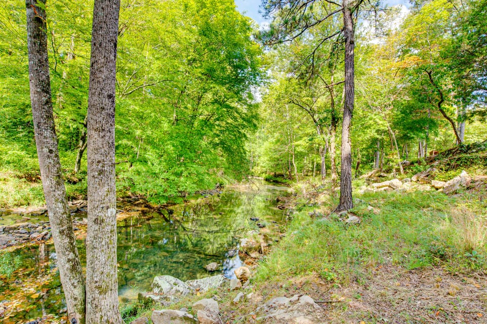 Creek Access, Fire Pit & Grill: Summerville Studio Apartment in Alabama