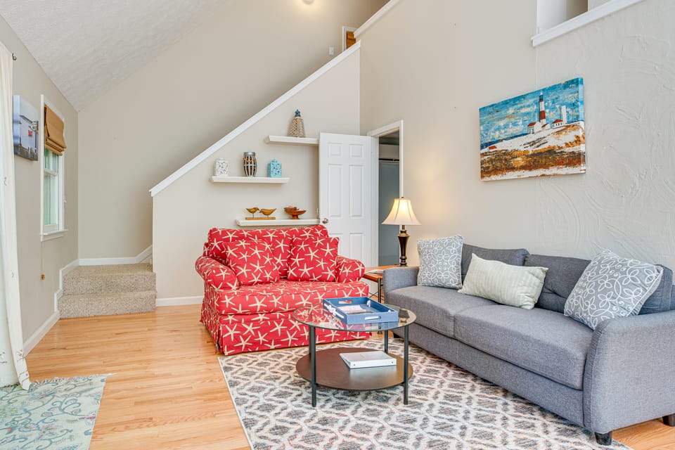 1/2 Mi to Ogunquit Beach: Maine Home w/ Deck! House in Ogunquit