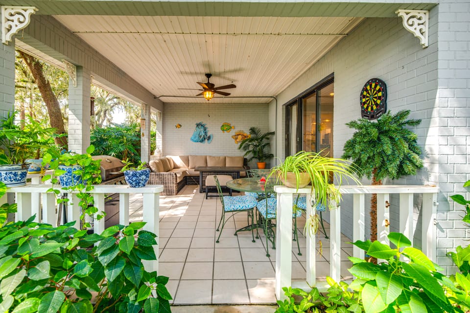 Home on Lake Hutchinson w/ Dock! House in Florida