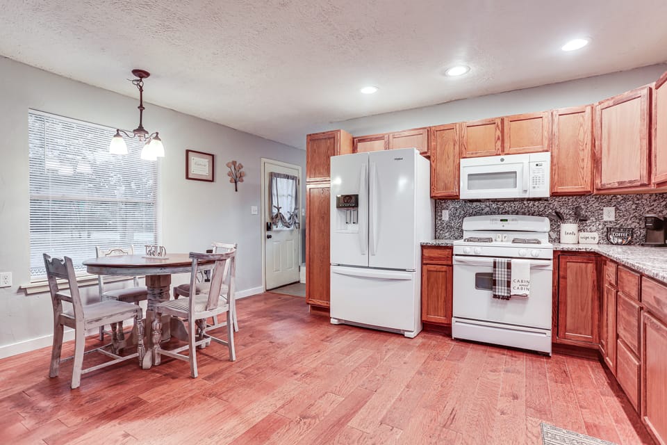 Cabin w/ Hot Tub in Valley View: Pets Welcome! Apartment in Texas
