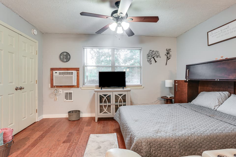 Cabin w/ Hot Tub in Valley View: Pets Welcome! Apartment in Texas
