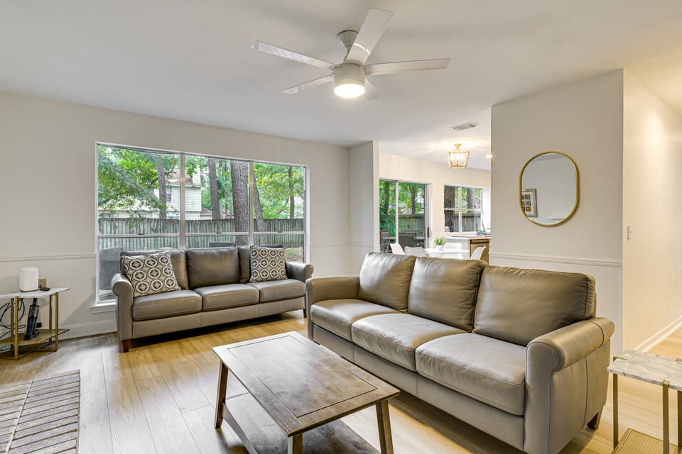 Family Home w/ Game Room & Deck in Spring! House in The Woodlands