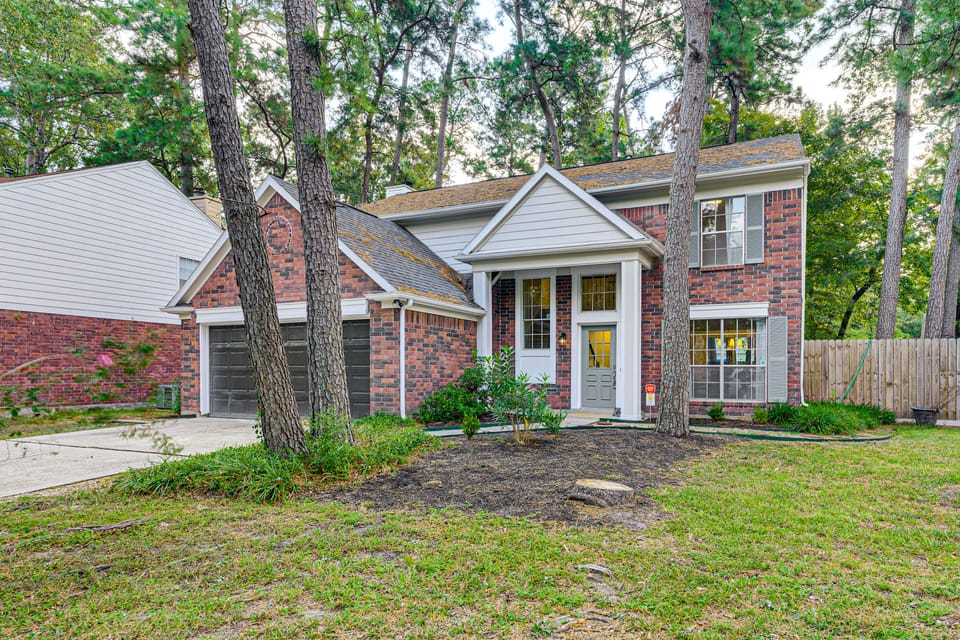 Family Home w/ Game Room & Deck in Spring! House in The Woodlands