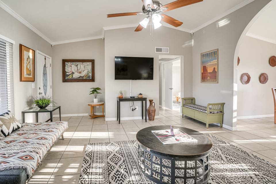 8 Mi to State Farm Stadium: Glendale Home w/ Grill House in Glendale