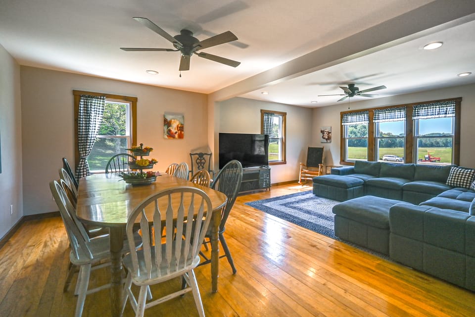 Wooded Escape w/ Pond & Grill in Pleasant City! House in Ohio