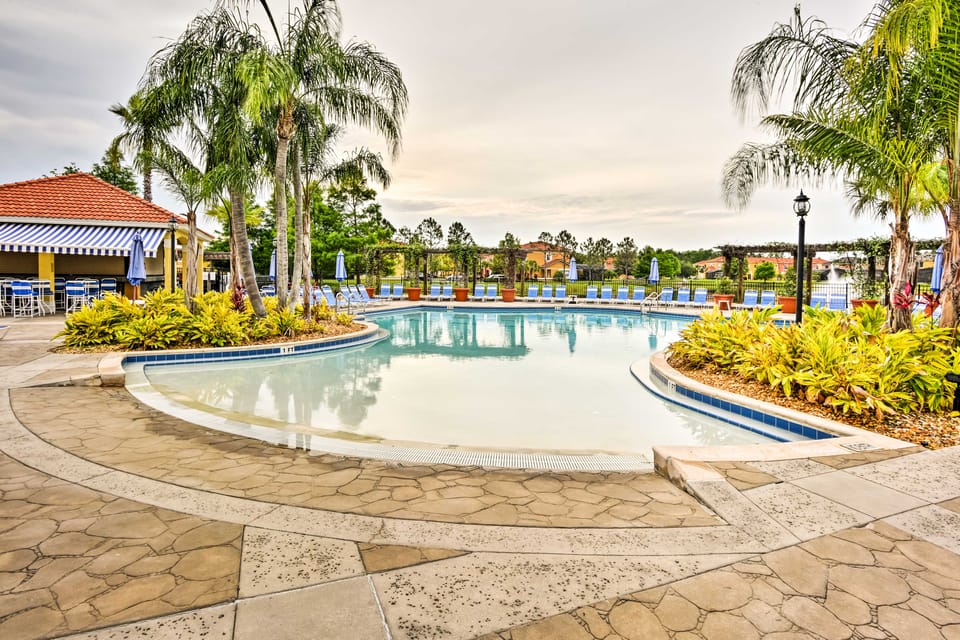 Townhome 7 Mi to Disney Parks: Resort Pool Access! Apartment in Kissimmee