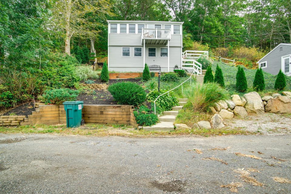 Swim & Fish On-Site! Waterfront Cape Cod Cottage Cottage in Mashpee