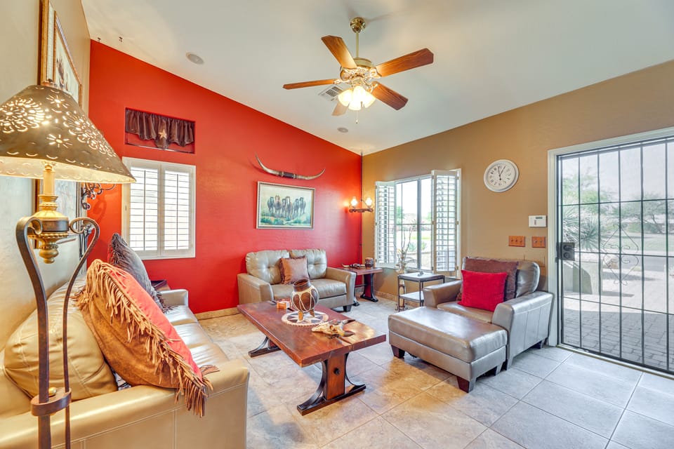 Walk to Golf Course: Queen Creek Oasis w/ Fire Pit House in Johnson Ranch