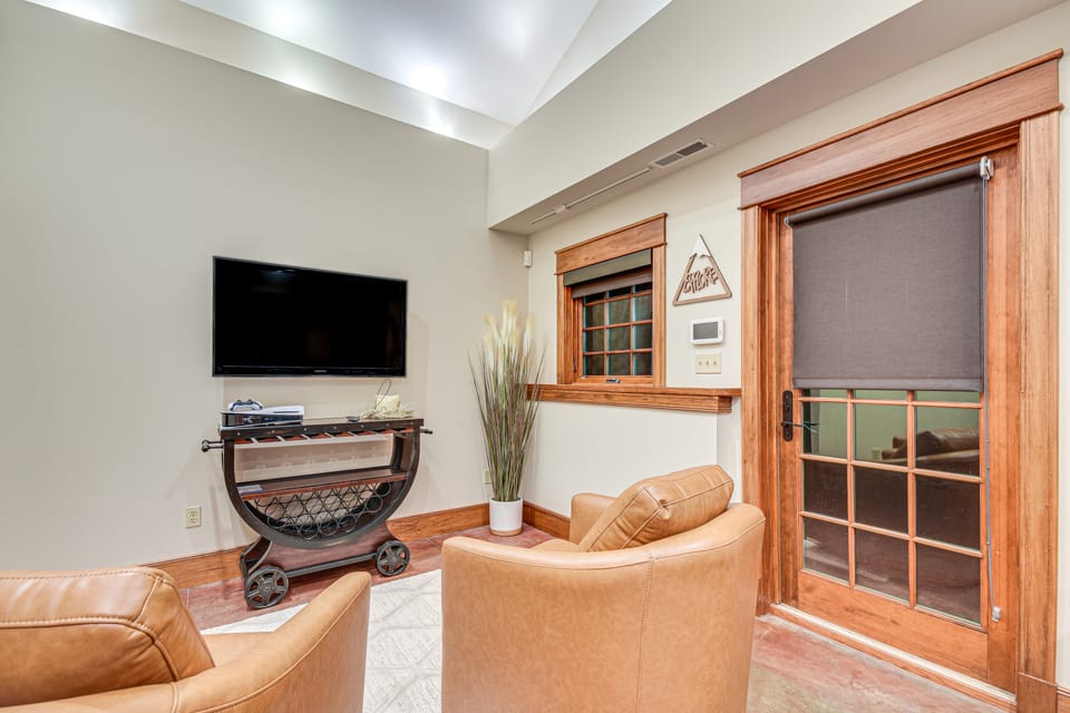 Scenic Getaway w/ Fire Pit & Grill in Columbia! House in Missouri