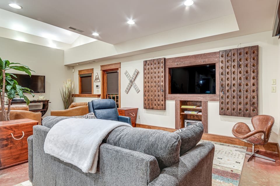 Scenic Getaway w/ Fire Pit & Grill in Columbia! House in Missouri