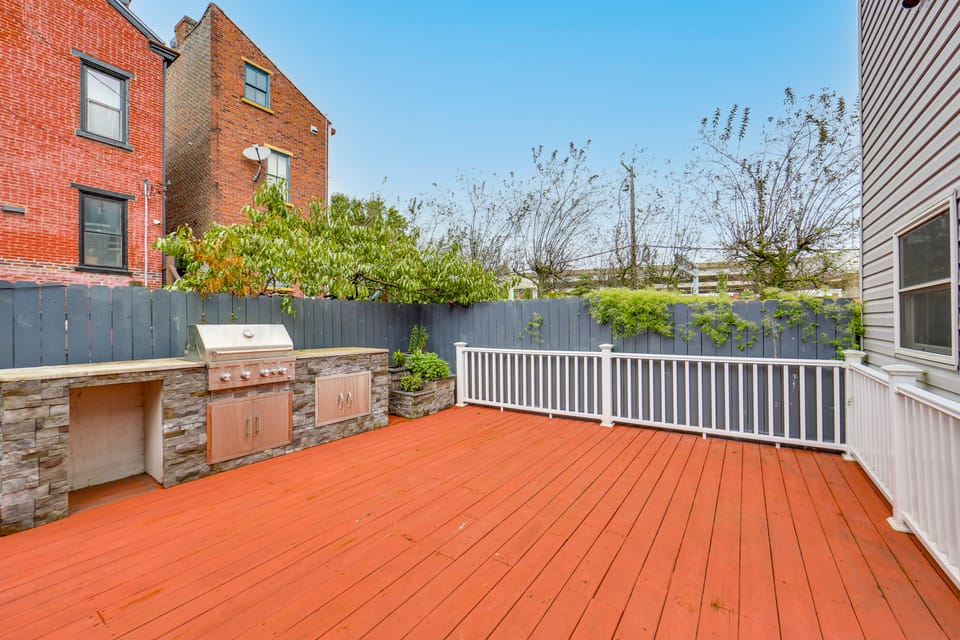 1 Mi to Dtwn: Walkable Gem in Pittsburgh Apartment in Pittsburgh