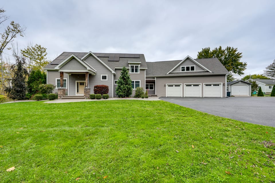 Steps From Oneida Lake: Spacious Gem w/ Game Room! House in Oneida Lake