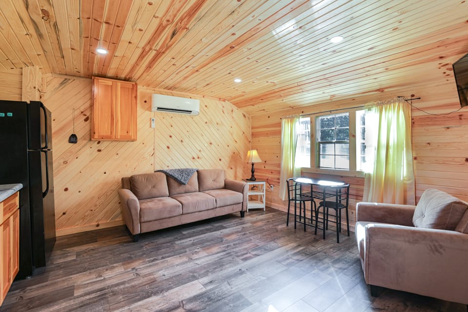 Riverfront Cabin Near Yellowstone Lake State Park House in Wisconsin
