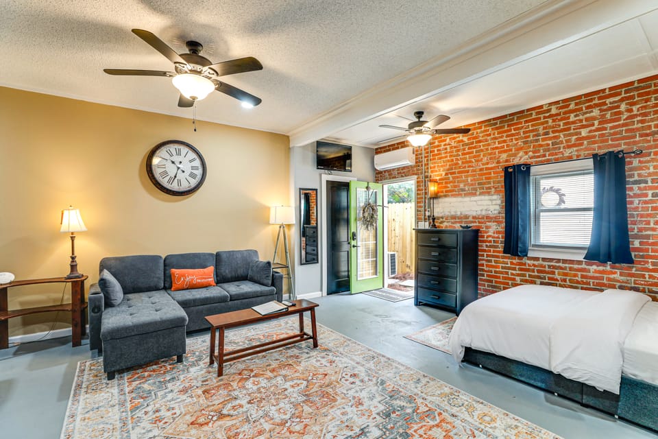 Backyard Oasis w/ Pool: Sunny Sumter Studio! Apartment in Sumter