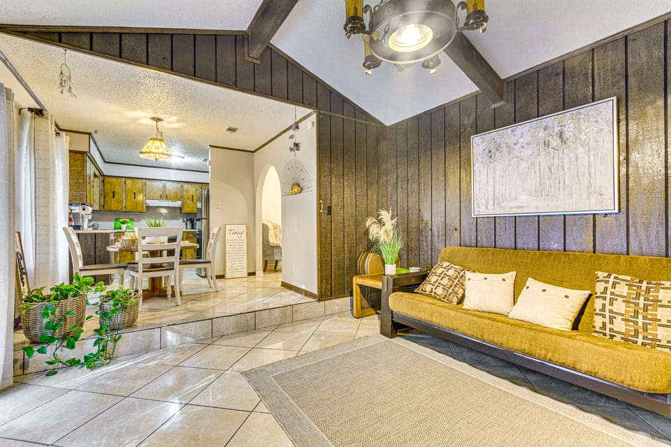 8 Mi to Downtown Little Rock: Home w/ Patio House in Little Rock