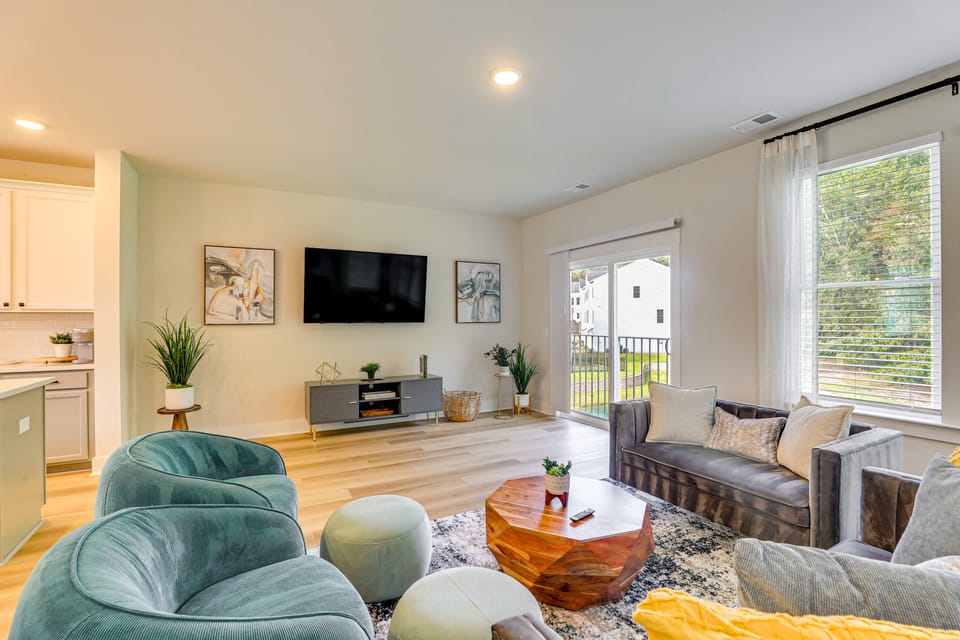 13 Mi to Dtwn Charleston: Quiet Townhome Apartment in Goose Creek