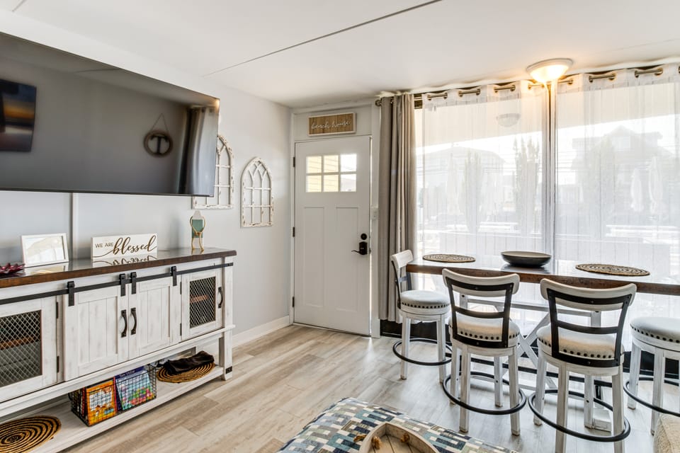 2 Blocks to Beach: Modern Condo in North Wildwood! Apartment in Wildwood
