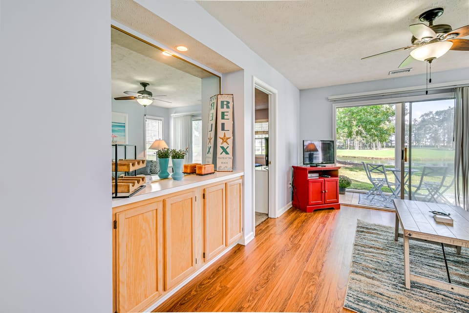 Myrtle Beach Condo w/ Pool Access: 5 Mi to Ocean Apartment in Carolina Forest